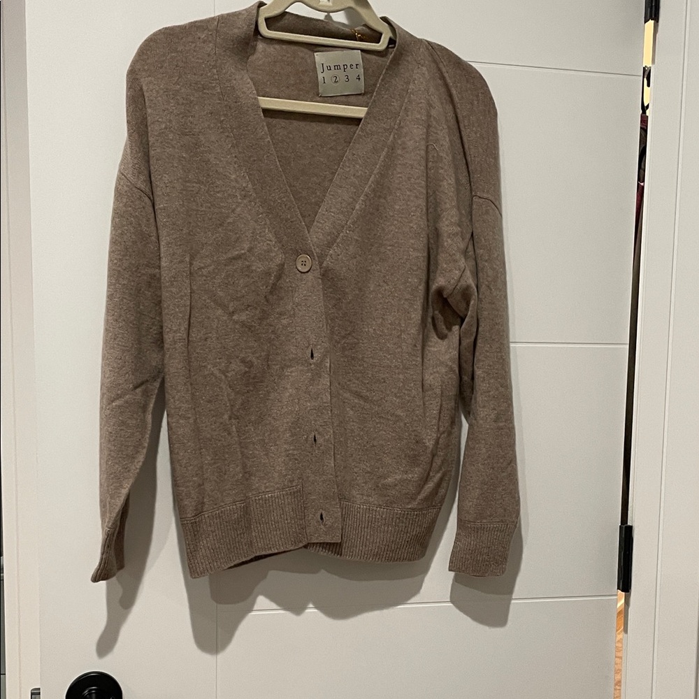 Jumper 1234 Women's Tan Cardigan Sweater